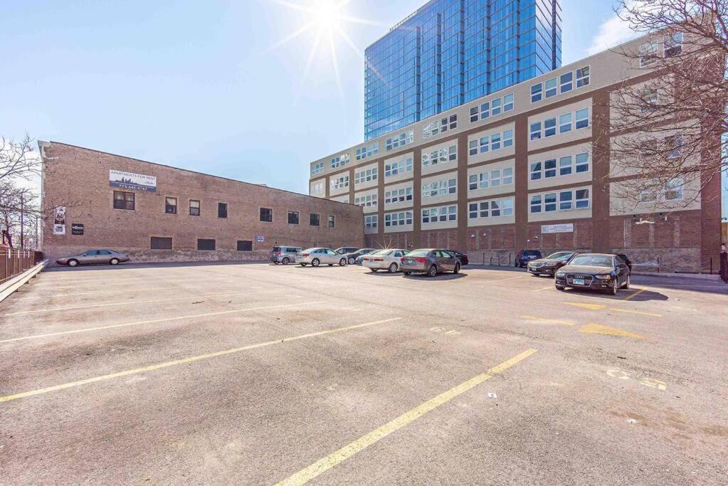 Mccormick Place Beautiful 2Br Apartment With Optional Parking Sleeps Up To 8 Near Soldier Field, Grant Park And Lakefront Trail Chicago Buitenkant foto