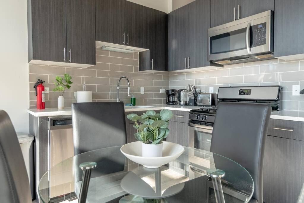 Mccormick Place Beautiful 2Br Apartment With Optional Parking Sleeps Up To 8 Near Soldier Field, Grant Park And Lakefront Trail Chicago Buitenkant foto