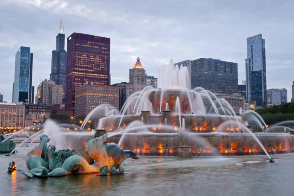 Mccormick Place Beautiful 2Br Apartment With Optional Parking Sleeps Up To 8 Near Soldier Field, Grant Park And Lakefront Trail Chicago Buitenkant foto